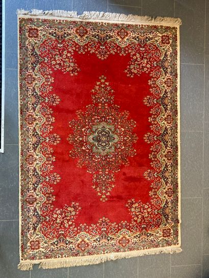 null Wool carpet decorated with a central medallion on a red background. 

200 x...