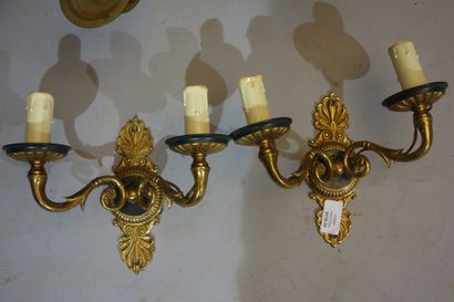 null A pair of ormolu and green lacquered sheet metal sconces in the Empire styl...