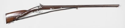 null Fusil de chasse à deux canons, pièces métalliques gravées de volutes et feuillages,...