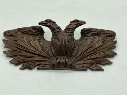null Elément décoratif en bois sculpté à décor d'un aigle bicéphale. 

14 x 33 c...