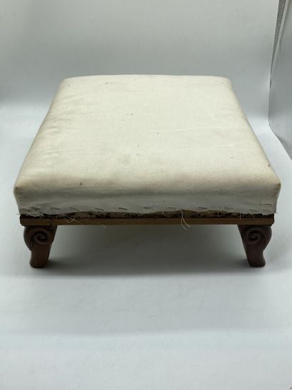 null Tabouret de pied à piètement en acajou. 

Style Restauration.