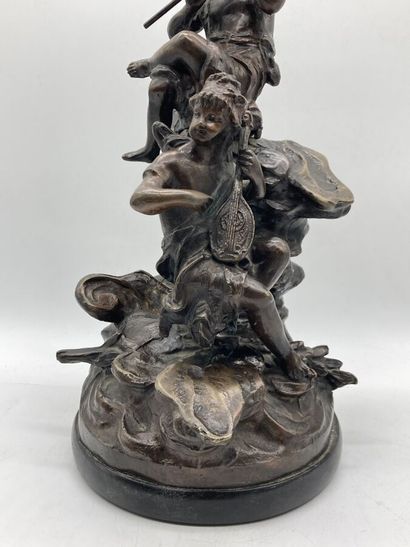 null d'après MOREAU. Couple de MUSICIENS. Sculpture en bronze patiné. H. 38 cm +...