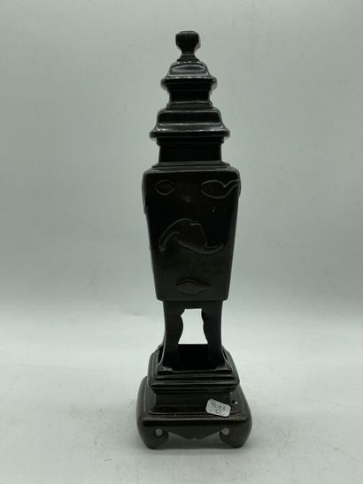 null VASE couvert en bronze patiné. Chine H. 33 cm
