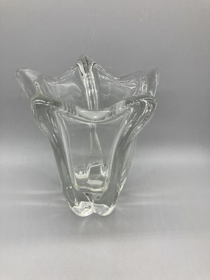 null DAUM FRANCE - Vase en cristal incolore en forme de corolle

H: 23cm 

Signé