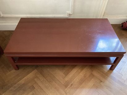 null Table basse rectangulaire en bois laqué à deux plateaux. 

Style chinois. 

37...