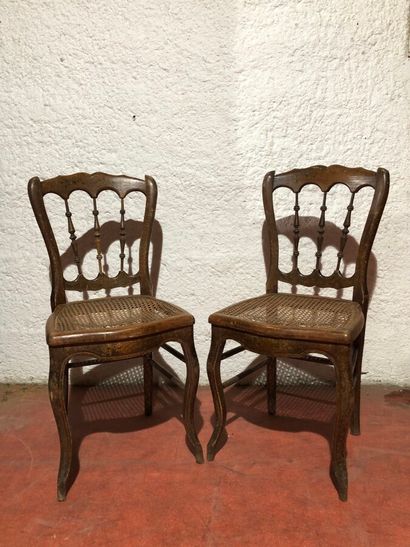 null Deux chaises, à dossier barreaudé à décor floral laqué, assises à fond de canne....