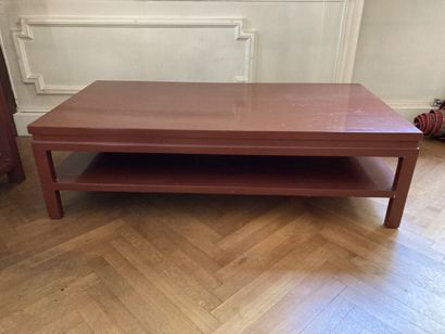 null Table basse rectangulaire en bois laqué à deux plateaux. 

Style chinois. 

37...