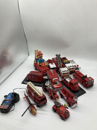 null Firemen, metal and plastic vehicles.

Lot of 14.

Various states.