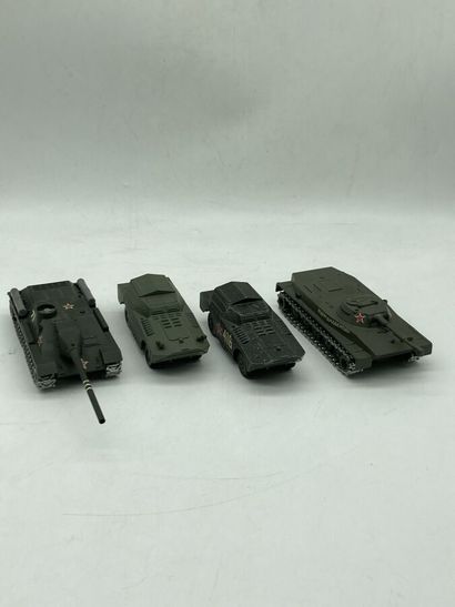 null USSR, Tanks and armoured vehicles. 

Lot of 4 SOLIDO.

Various states, approx...