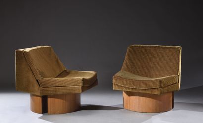 null Michel Ducaroy. 

Pair of upholstered seating chairs on two half-cylinders in...