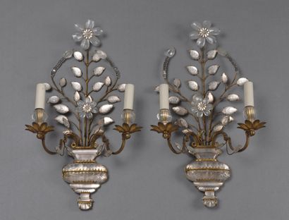 null MAISON BAGUES

A pair of two-light sconces in chased gilt metal and pink and...