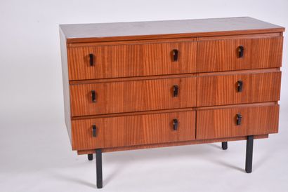 null Mahogany six drawers chest of drawers. 

French work, circa 1960. 

H. 87 cm...