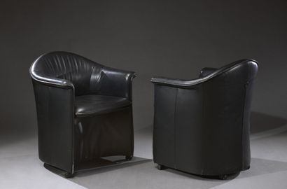 null Paire de fauteuils en cuir noir, sur roulettes, Maison DE SEDE.

Circa 1990.

H....
