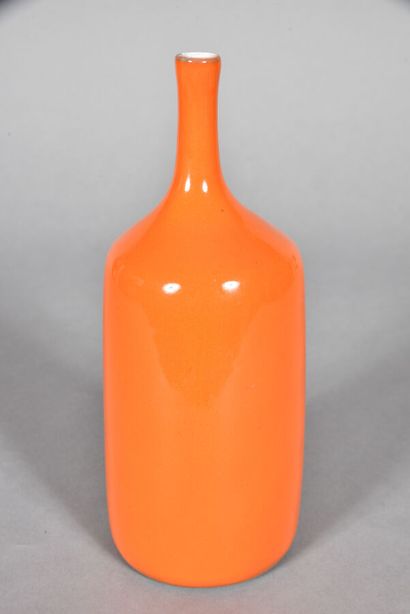  Jacques and Dani Ruelland (1926/2008, 1933/2010) 
Ceramic bottle with tubular body...