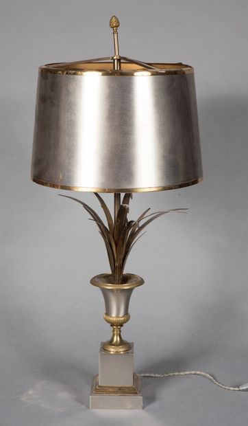 null Maison CHARLES lamp in gilt bronze / damaged lampshade.

H 78cm / Diameter ...