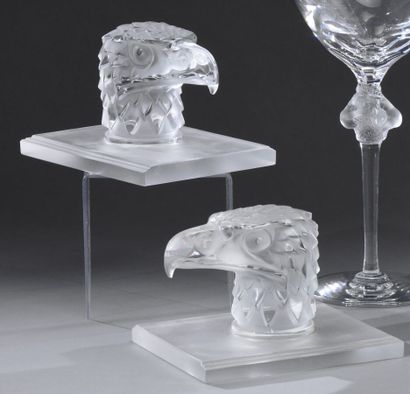 null LALIQUE CRYSTAL

Pair of "Eagle" bookends. White pressed satin-finished and...