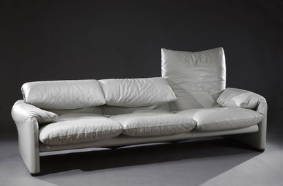 null Maralunga 3 seater sofa in light grey leather by Vico MAGISTRETTI.

Circa 1970....