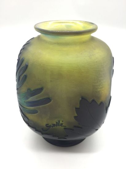  ETABLISSEMENTS GALLE (1904 - 1936) 
Vase à corps ovoïde de section quadrangulaire...