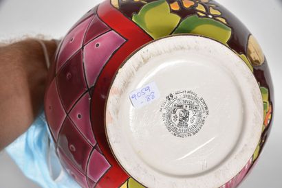 null Sandra BREGIERAS & LONGWY.

" Romance ". Vase sphérique en céramique boule entièrement...