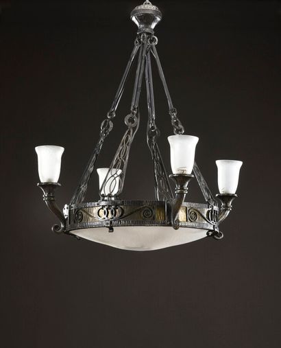  Charles PIGUET (1887-1942) 
Wrought iron hanging lamp with four horn-shaped lights...