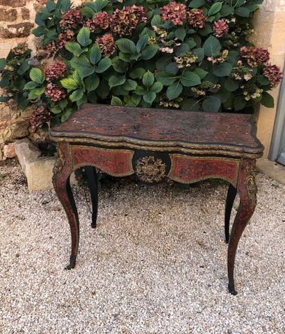 null Table à jeux dans le style Louis XV en marqueterie Boulle à fond d'écaille et...