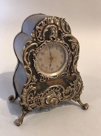null A small tortoiseshell violin clock, silver frame with foliage and flowers. 

19th...