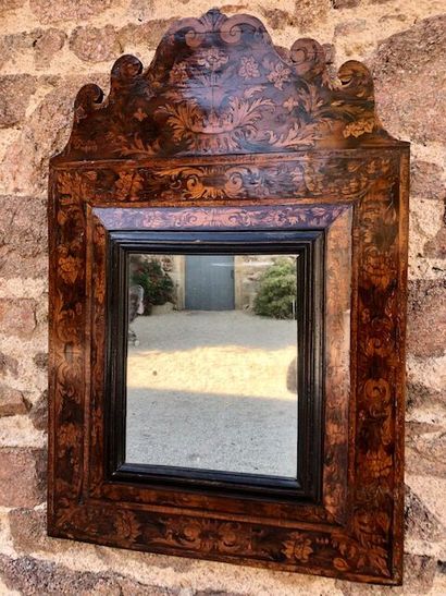 null An inverted profile mirror topped by a pediment decorated with a Dutch marquetry...