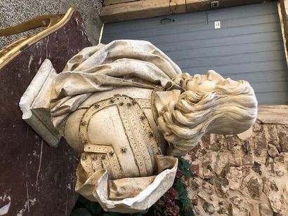 null Grand buste en plâtre patiné représentant le Prince de Condé en cuirasse. 

XIXème...