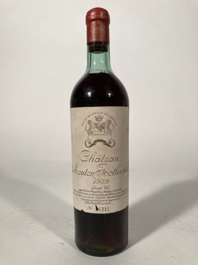null 1 B CHÂTEAU MOUTON ROTHSCHILD (T.L.B; e.a; stamped capsule and cork with apparent...