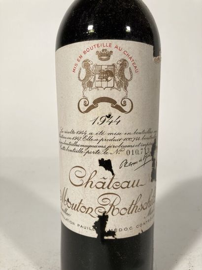 null 1 B CHÂTEAU MOUTON ROTHSCHILD (H.E.; e.t.a. but legible; c.c. at the top; stamped...