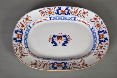 null MINTON (?) 

Grand plat de forme oblongue en céramique à décor bleu et rouge...