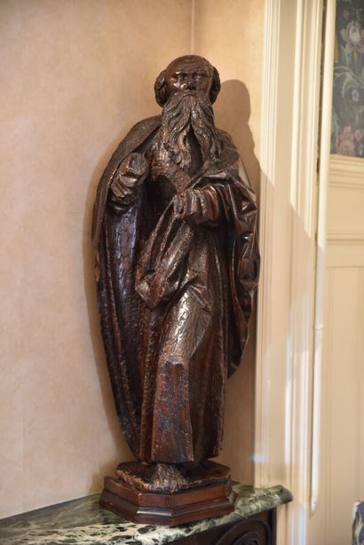 null Grande sculpture en bois patiné (noyer ?) figurant Saint Pierre ? 

Début XVIIème...