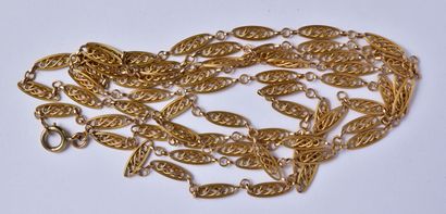 Long collier ancien en or jaune 18K (750/oo)...