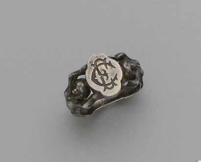 null Bague Chevalière ancienne en argent (800/oo), le plateau ovale quadrilobé gravé...