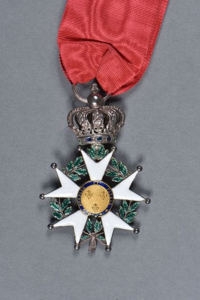 null ORDRE de la LEGION D'HONNEUR. RESTAURATION. Croix de chevalier à centres or...