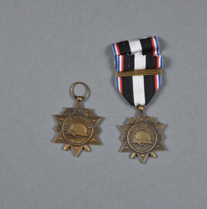 null FRANCE. Médailles de l'AISNE/CHEMIN des DAMES à agrafe AISNE 1939-1940, une...