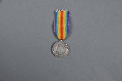 null FRANCE. Médaille Interalliée de PAUTOT, en bronze argenté, belle patine anc...