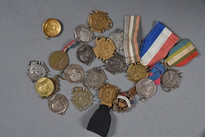 null FRANCE. Médailles de Jounées (19), et un rare médaillon porte photo à la CROIX...