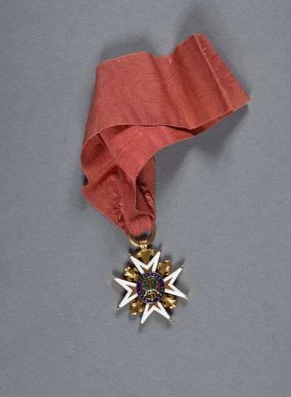 null Ordre militaire de SAINT LOUIS. Croix de chevalier LOUIS XVI, réserves des branches...