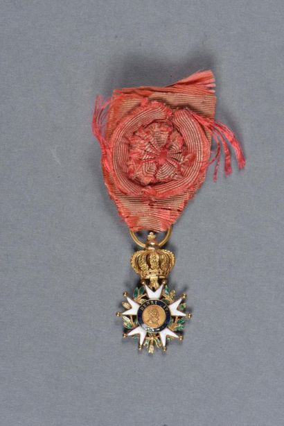 null ORDRE de la LEGION D'HONNEUR. RESTAURATION. Croix d'officier, avers tête à droite...