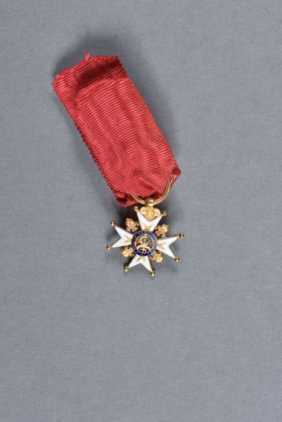 null Ordre militaire de SAINT LOUIS, croix de chevalier, centres ajourés, or (tête...