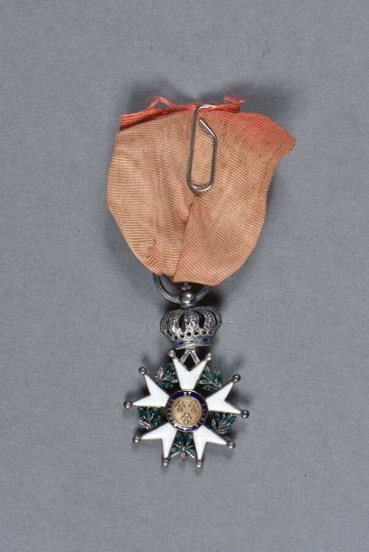 null ORDRE de la LEGION d'HONNEUR. Croix de chevalier, couronne à fleurons, d.27...