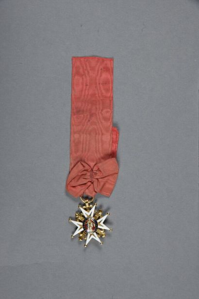 null Ordre militaire de SAINT LOUIS. Croix de chevalier en or LOUIS XV, réserves...