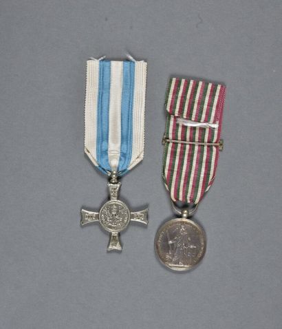 null ITALIE. VATICAN. Médaille de l'INDEPENDANCE par CANZANI, agrafe 1860/1861, Croix...