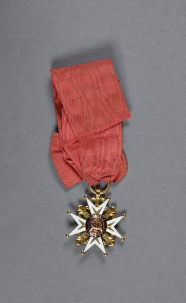  Ordre militaire de SAINT LOUIS. Croix de chevalier en or LOUIS XV, réserves des...