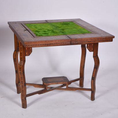 null Table de jeu syrienne en marqueterie de bois exotique, filets composites et...