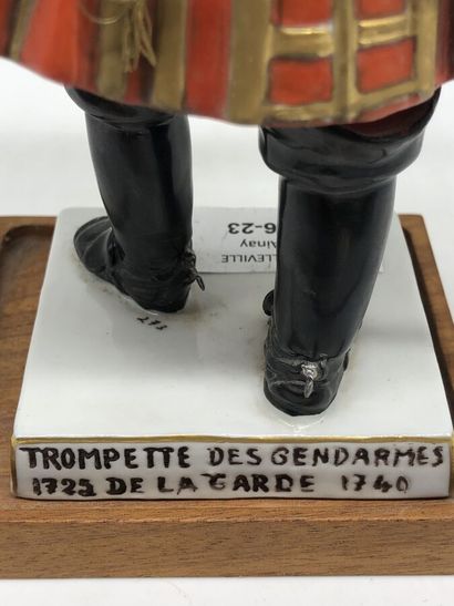 null Adrien Van Gerdinge (1921 - 2006)

Figurine en porcelaine représentant un trompette...