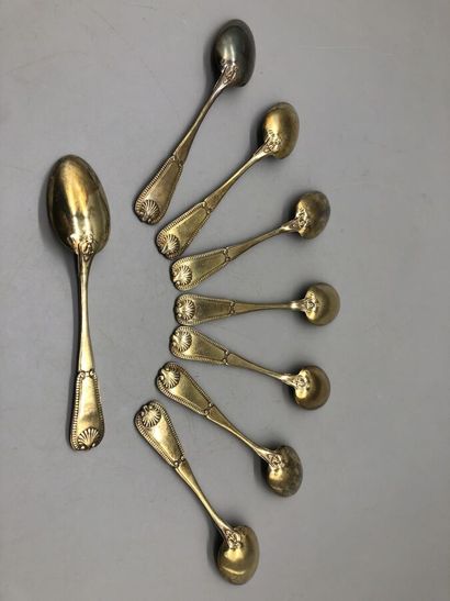 null Huit petites cuillères à café en vermeil, spatules à perles et coquille. 

Poinçon...