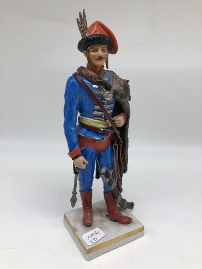 null Adrien Van Gerdinge (1921 - 2006)

Figurine en porcelaine représentant un officier...