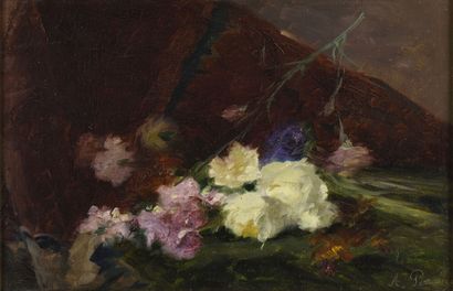  André PERRACHON (1827-1909). 
Fleurs jetées sur une étoffe. 
Huile sur toile. 
Signé...